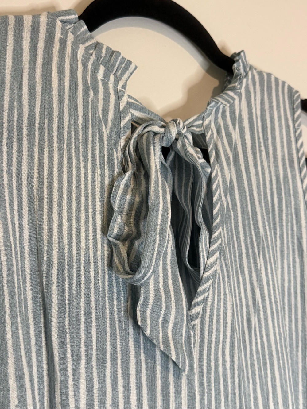 NWT (S) Hem & Thread Sleeveless Blue and White Striped Tank Top - Picture 5 of 6
